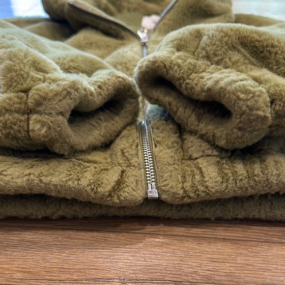Brass Plum BP Cozy Olive Green Faux Fur Hoodie Size Medium - Picture 3 of 5
